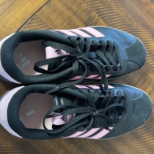 Adidas Women's Black and Pink Sneakers